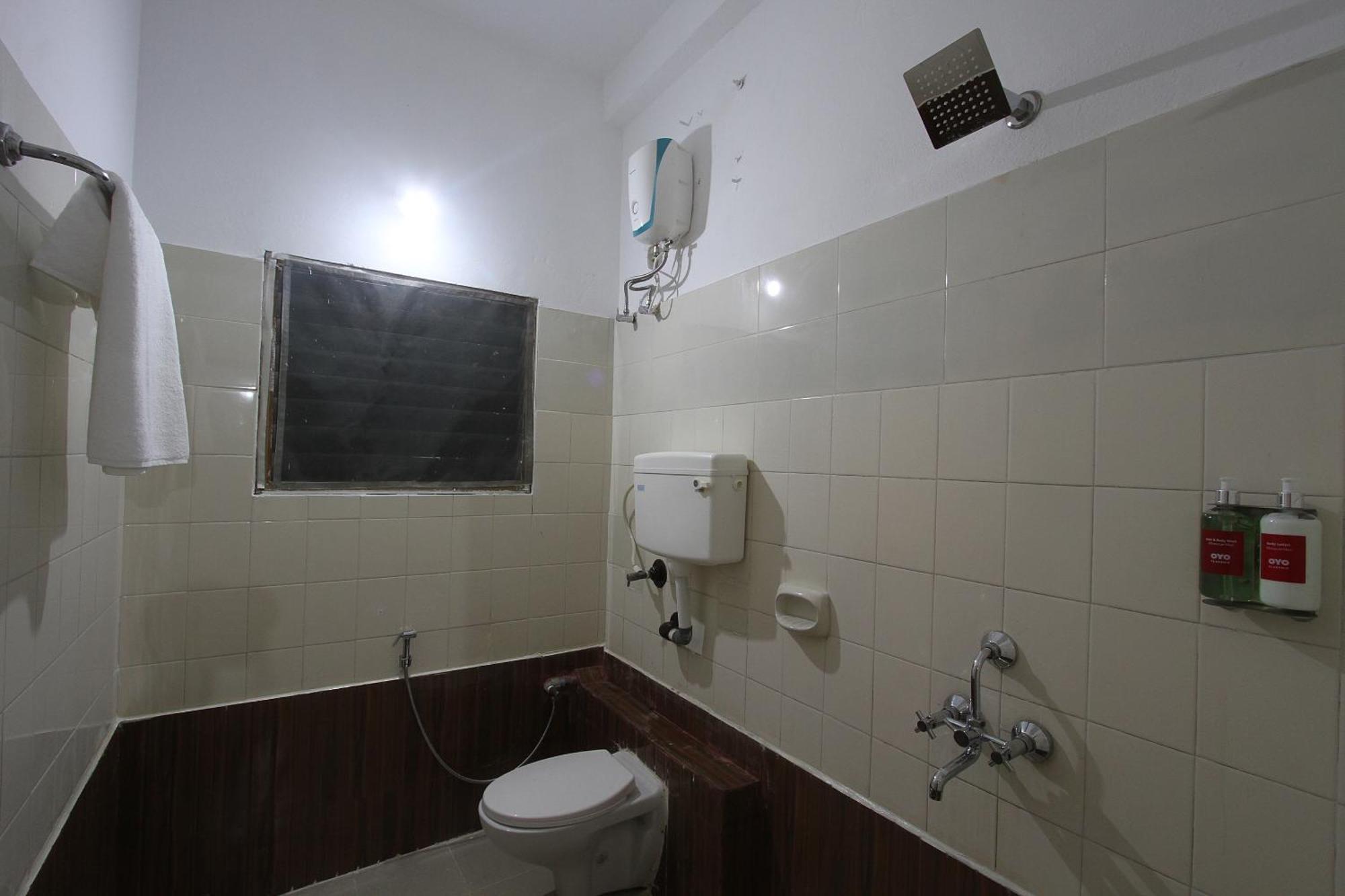 Oyo Flagship 40509 Hotel Mps Residential Tower Tiruppur Exterior photo